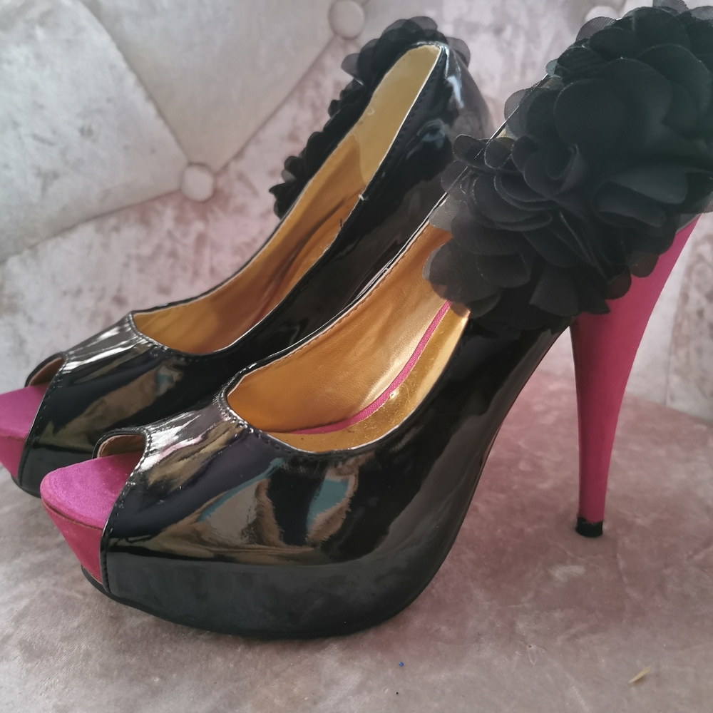 Heels - Picture 1 of 3